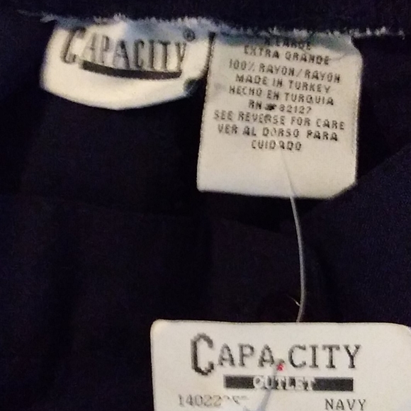 NWT 18W Capacity black button down side - Picture 2 of 3